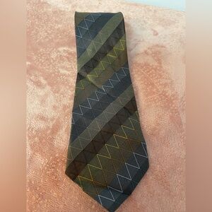 DKNY Men's Tie in Black and Brown with Yellow Accents